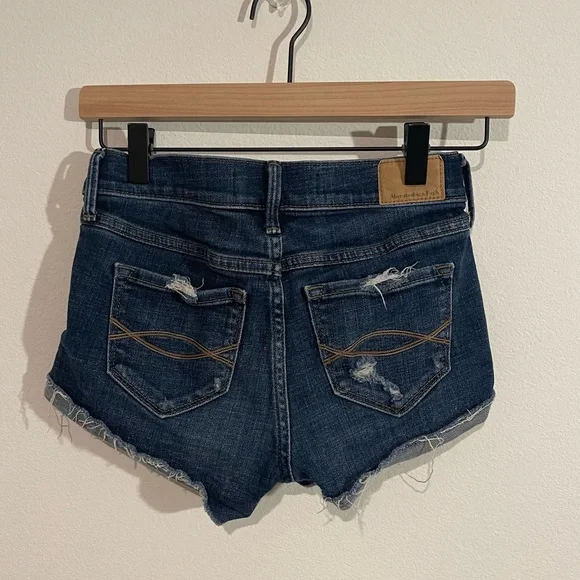Ambercrombie & Fitch denim shorts low rise size 0 (25”) - Picture 2 of 5